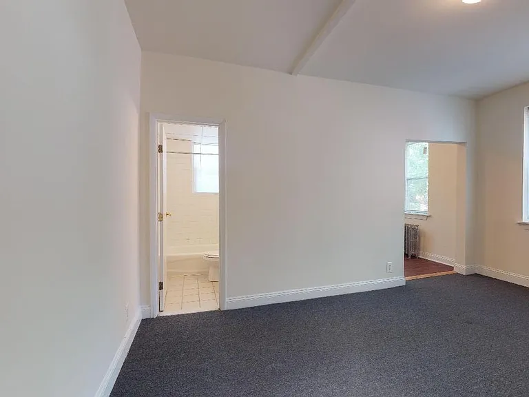 Royal Chester Apartments — Photo 12
