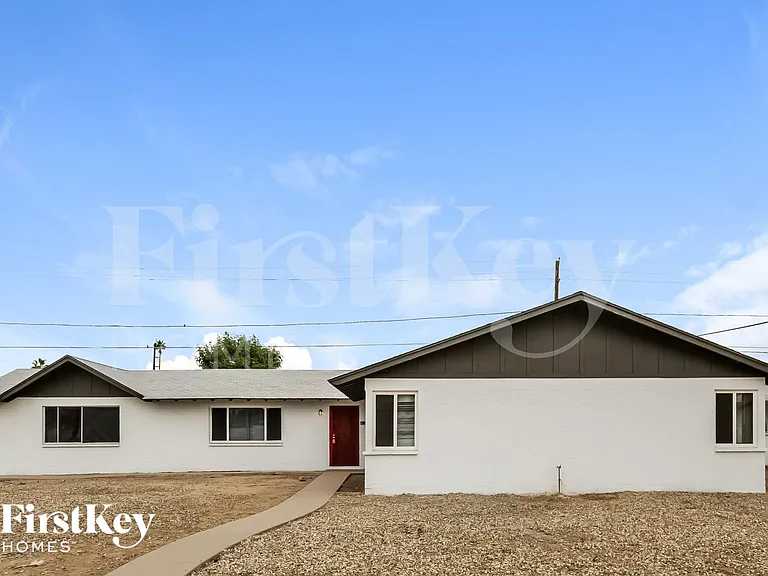 5361 N 61st Dr — Photo 1