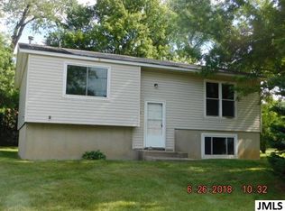 412 Austin Dr, Jonesville, MI