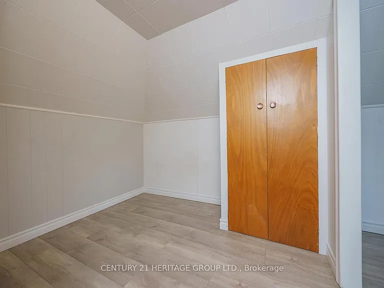 203 Hibbert Ave — Photo 19