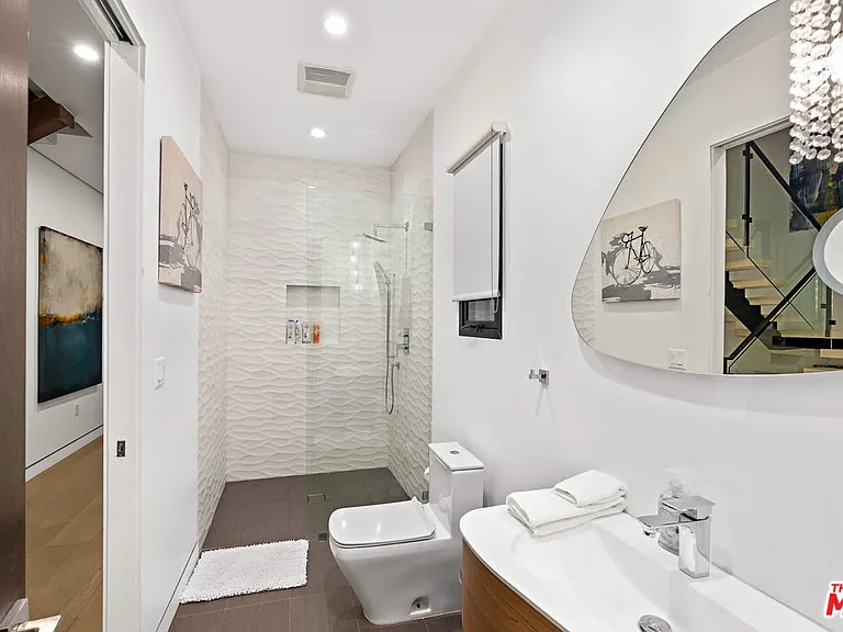 610 N Stanley Ave — Photo 30