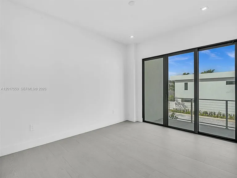 4640 SW 32nd Ave #D1 — Photo 60