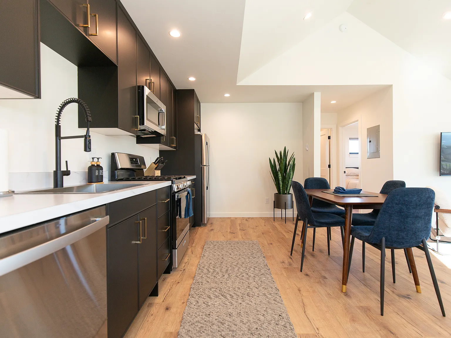1 bed, $2,600 — Photo 3