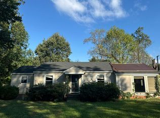 416 Cherokee Rd, Greenwood, MS 38930