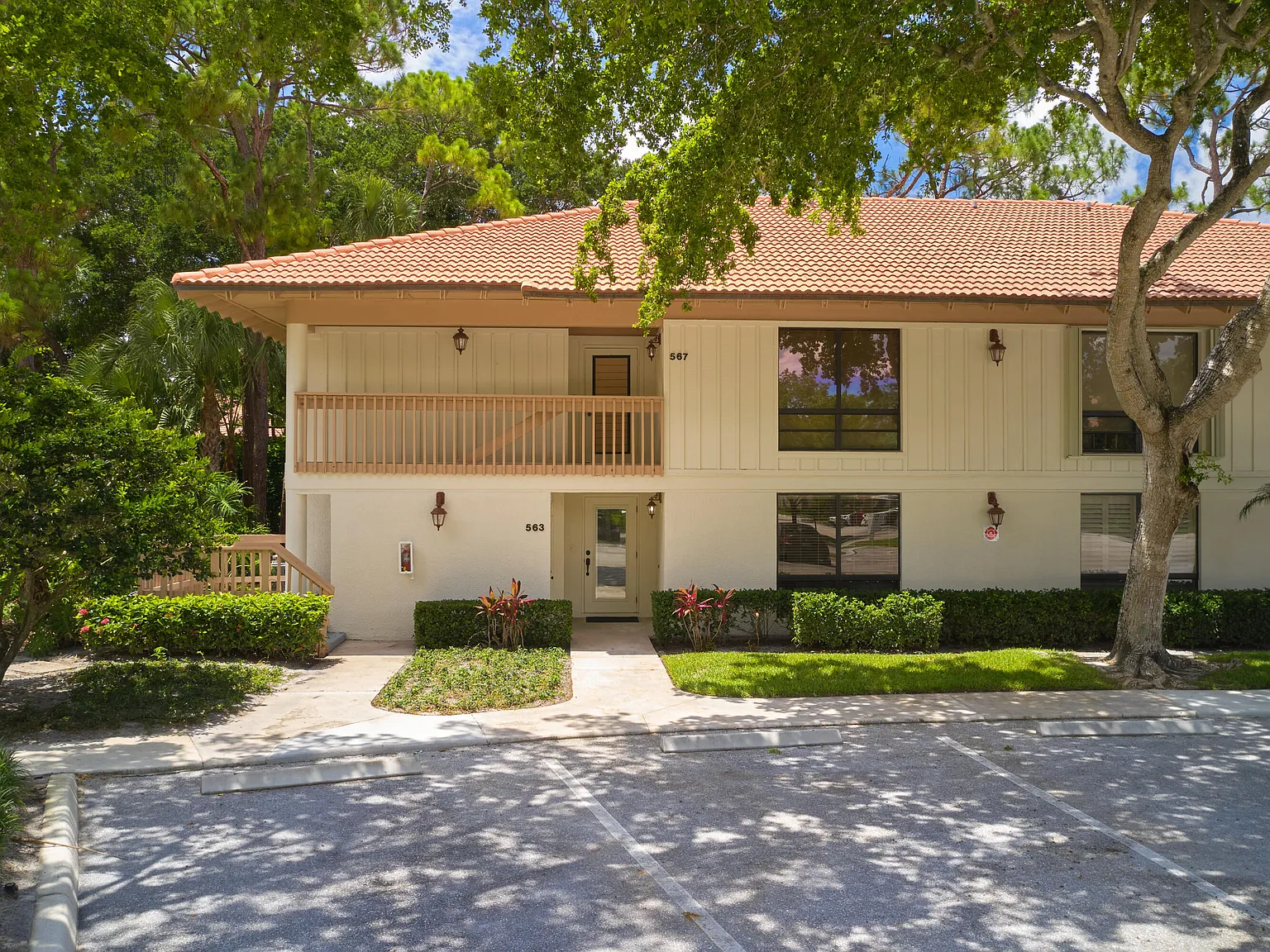 2 bed, 2.0 bath, 1366 sqft, $7,000 — Photo 3