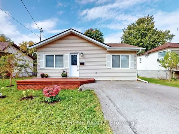 154 Garden Ave, Georgina, ON L4P 2L1