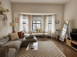 919 W Addison St APT 1F, Chicago, IL 60613