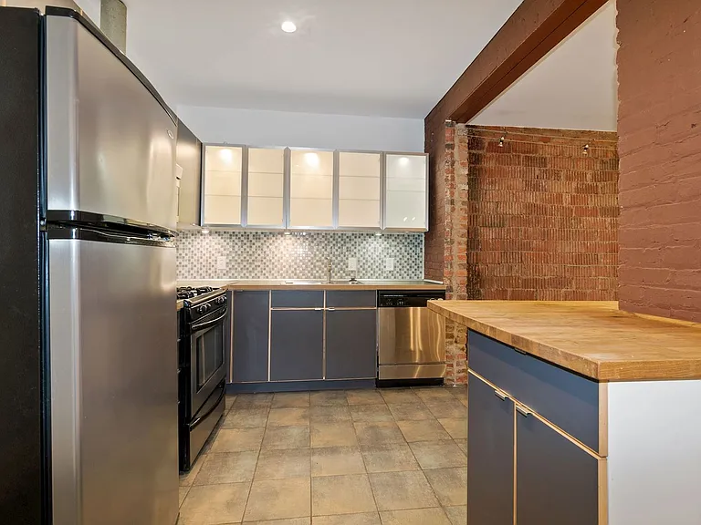708 Irving St NE #202 — Photo 8
