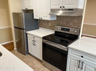 76 Manchester Ct APT G, Freehold, NJ 07728