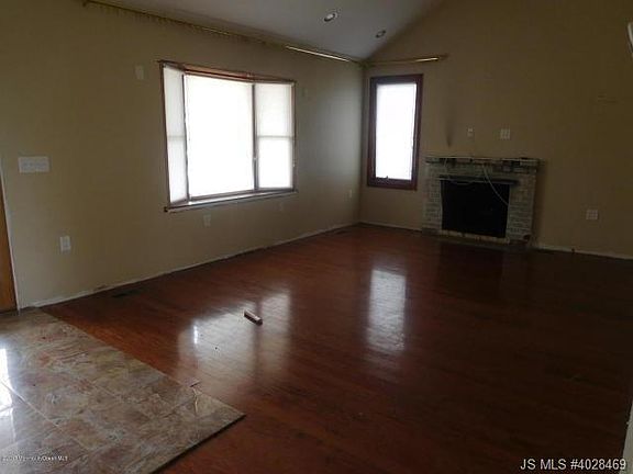 4th image of 1106 Carriage Ct