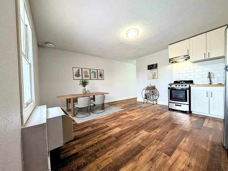 205 Oskaloosa St — Photo 2