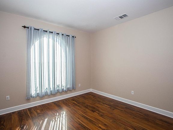3rd image of 1439 Vista Dr