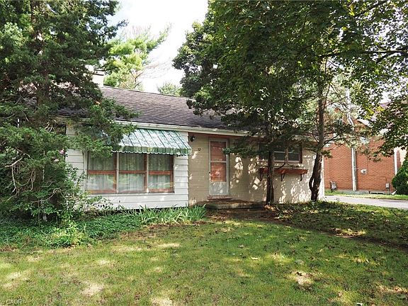 3rd image of 12 Oakwood Ave