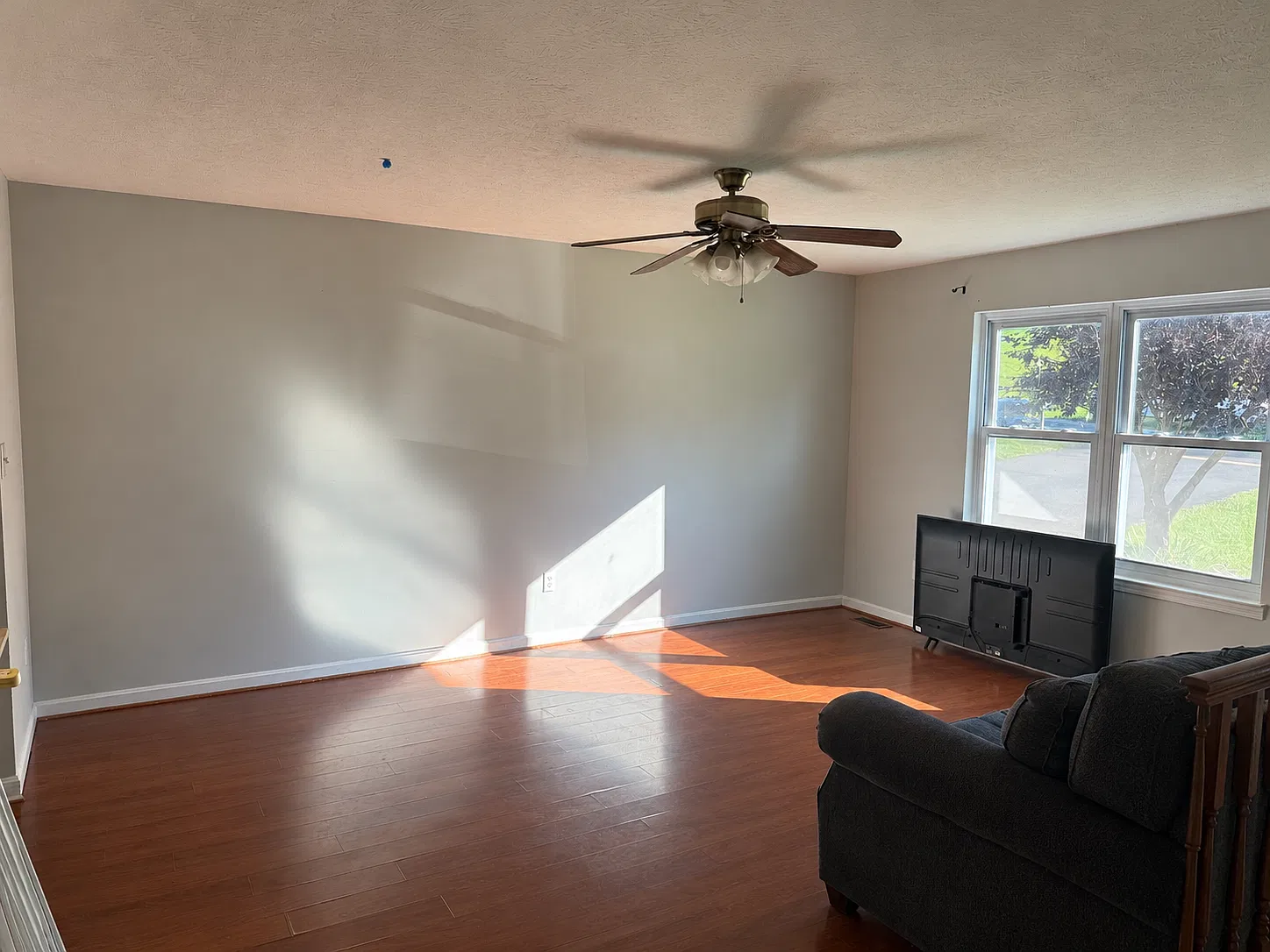3 bed, 1960 sqft, $2,200 — Photo 2