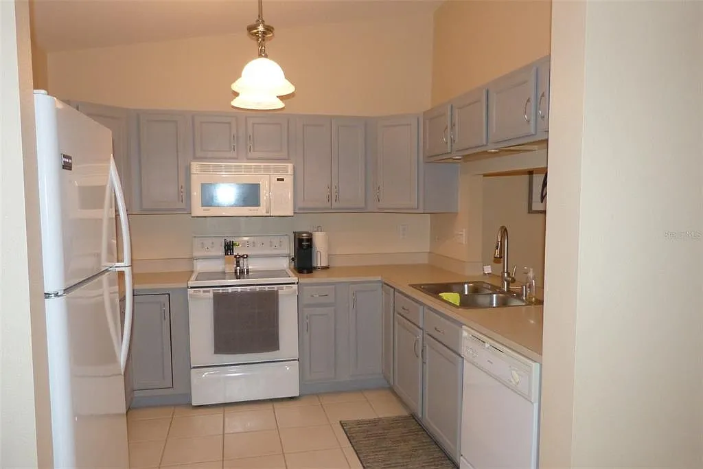 2 bed, 2.0 bath, 1070 sqft, $1,800 — Photo 3