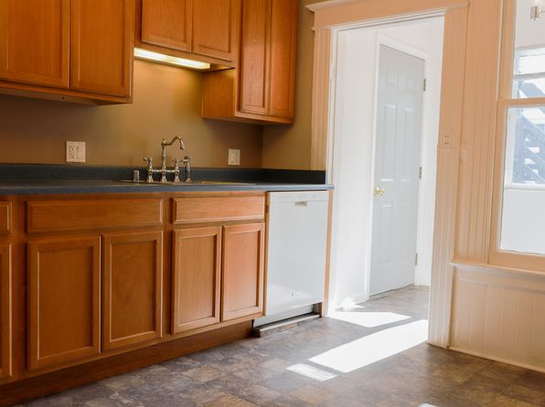 164 1/2 Lexington St