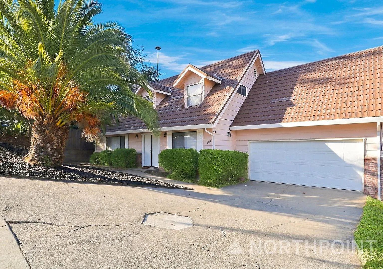 4-Bedroom, 3 Bath Single Family for Rent in Fair Oaks, CA | Attached Garage & Modern Kitchen — Photo 2