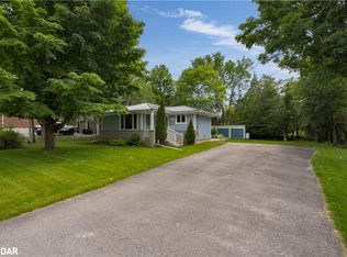 16 Joy Ave, Oro Medonte, ON L3V0J9