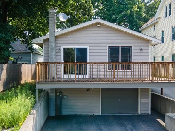 23 Maple St, Clinton, MA 01510