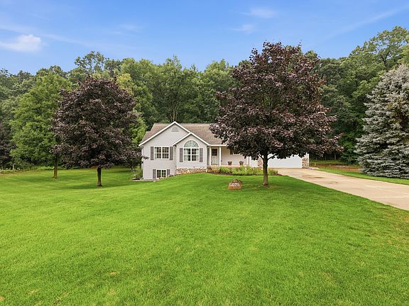 4th image of 5075 Bonasa Dr NE