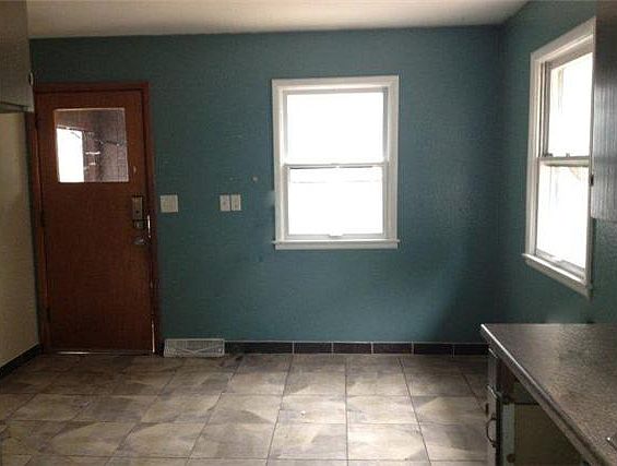 3rd image of 801 S 1st St