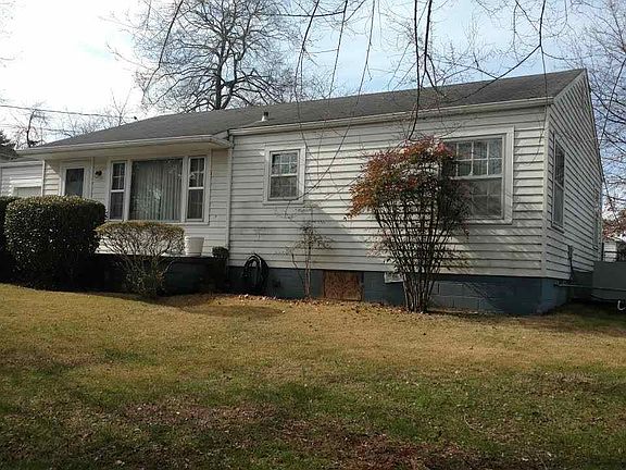 2nd image of 330 E Hillcrest Dr