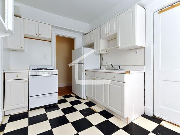 4th image of 15 Melvin Ave APT 010
