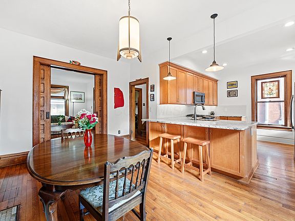 5th image of 369 W Hubbard Ave