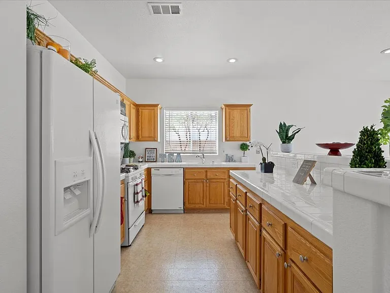 3213 Carbondale St — Photo 10