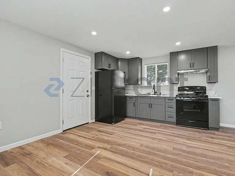 1204 W 50th St — Photo 6