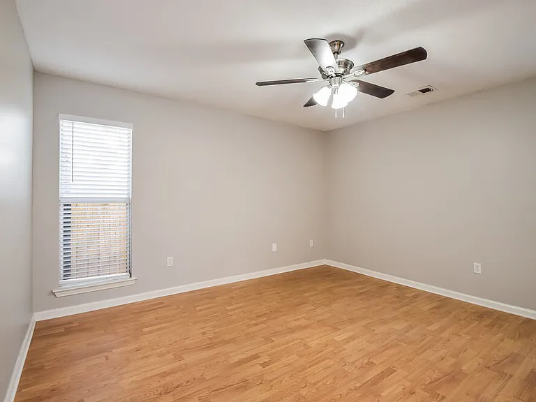10712 Oak Cir N — Photo 9
