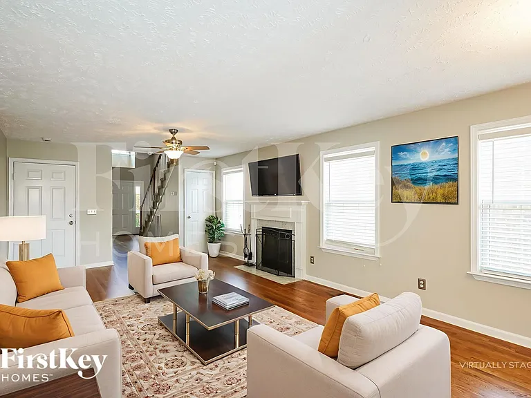 308 Birchclay Point N — Photo 3