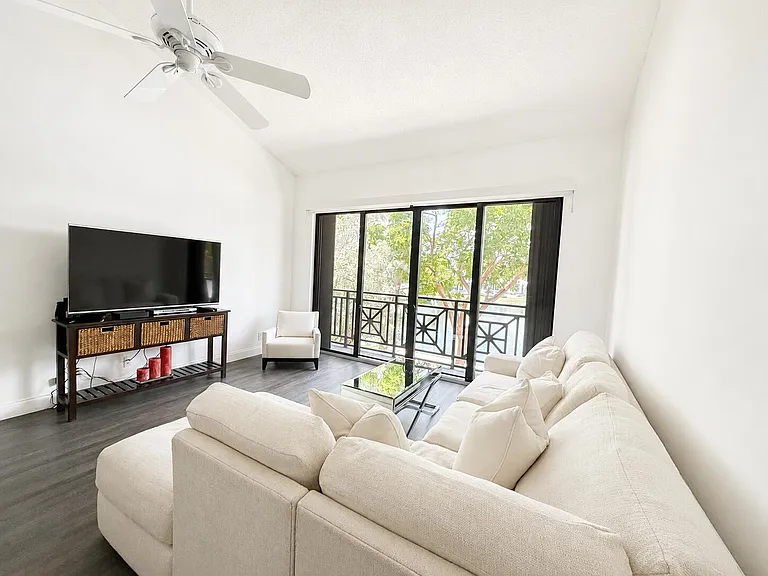 1645 S Ocean Ln #289 — Photo 4
