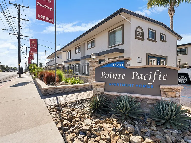Pointe Pacific Apartment Homes — Photo 17