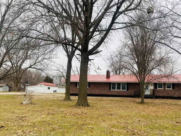 12872 Saverton Dr, New London, MO 63459