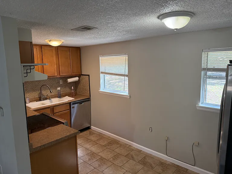 277 Grandview Ave — Photo 16