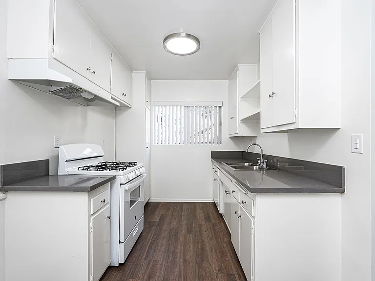 1132 Rosedale Ave — Photo 8