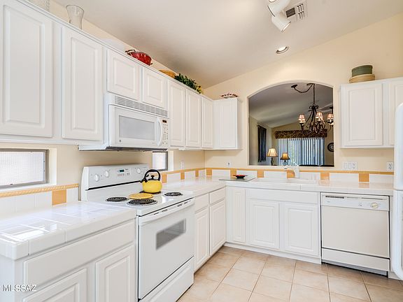 5th image of 2223 E Bedrock Ln