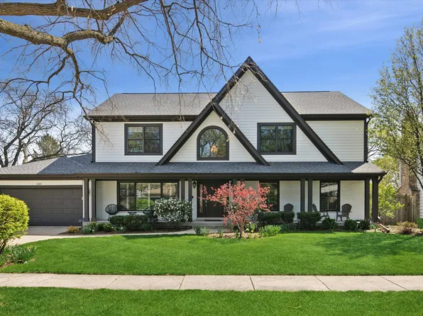 3325 Prestwick Ln, Northbrook, IL 60062