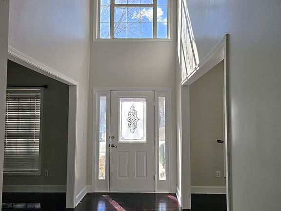 4th image of 235 Circle Rd