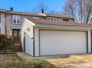 252 Colony Green Dr, Bloomingdale, IL 60108