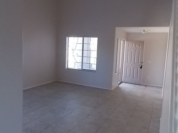 Entry/ Liv. Room