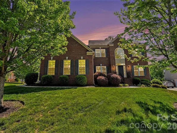 7608 Clarke Ridge Ct, Charlotte, NC 28269