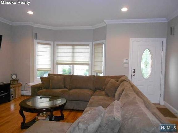 2nd image of 422 Lincoln Ave