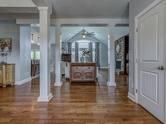 4th image of 120 Deerberry Ln