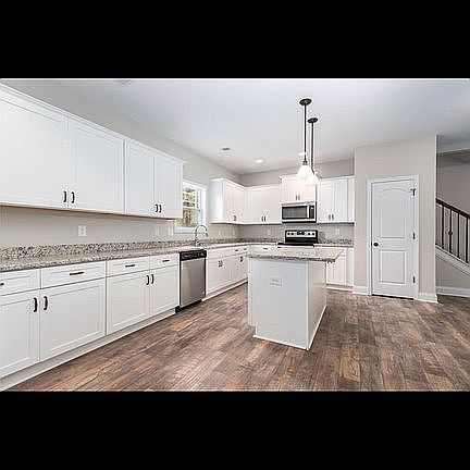 4th image of 1295 Black Oak Cir