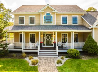 9 Sea Light Ln, Rockport, ME 04856