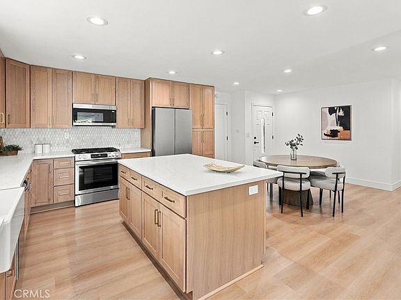 3rd image of 16842 Ross Ln