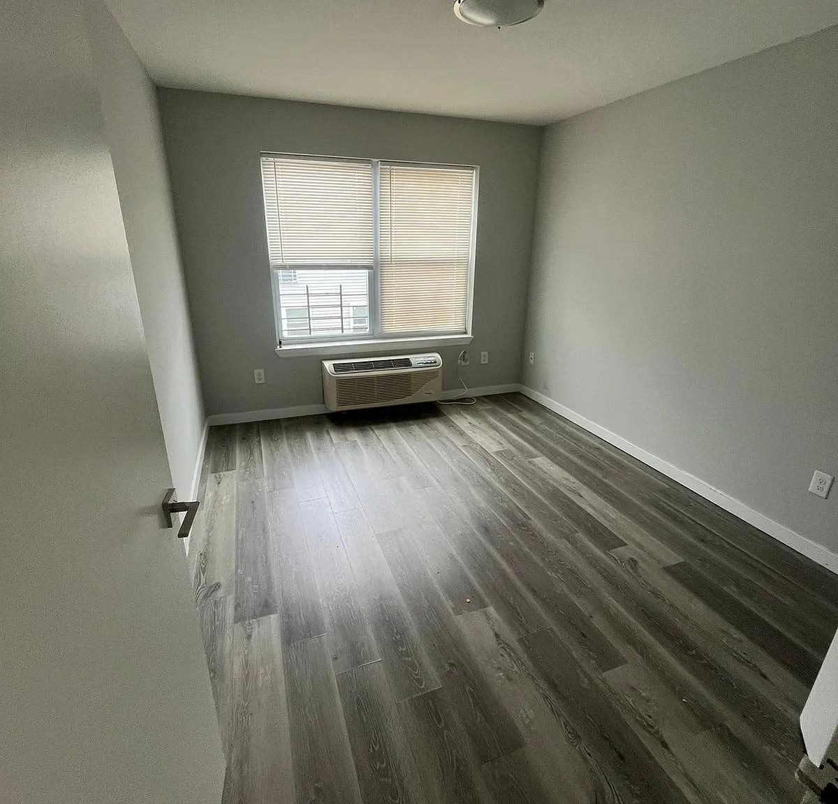 203 12th Ave — Photo 4