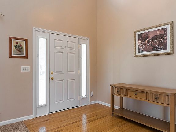 3rd image of 582 Pimlico Dr